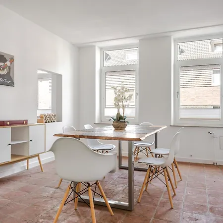 Apartment Stilvolle, Geräumige Für 4 *